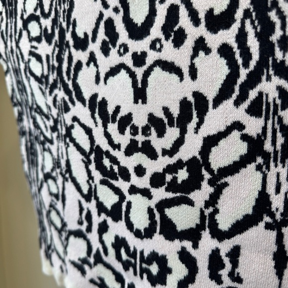 Lucy Paris Crop Top - Picture 2 of 4